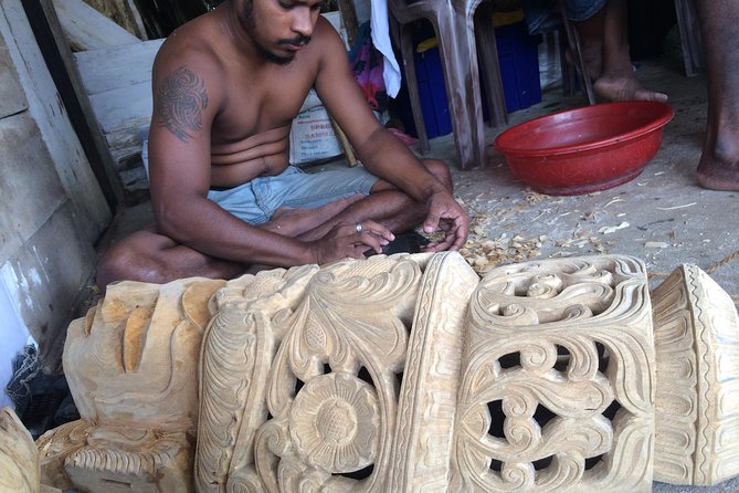 07 Day Explore Sri Lanka - Day 3: village life at Sigiriya Craft Village and the Temple of the Sacred Tooth Relic