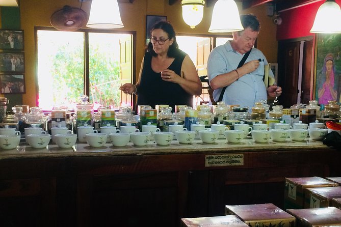10 Day Explore Sri Lanka - Royal Botanical Gardens, tea at Damro Labookellie, and a colonial-era postcard