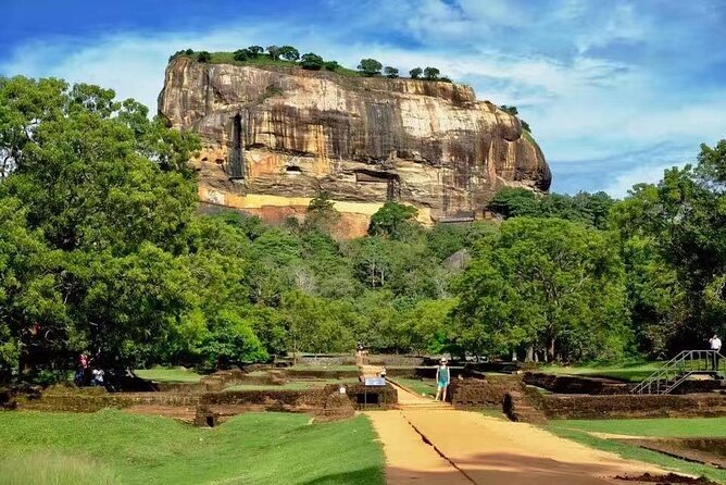 12 Days 11 Nights Experience Nature Culture & Beauty Of Sri Lanka - Day 5: Ella by rail, Nine Arches Bridge, and the start of hiking country
