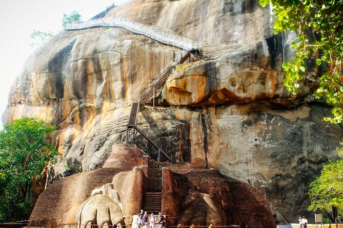 15-Day Tour in Sri Lanka with Private Driver - Sigiriya early climb and Hiriwadunna village trek