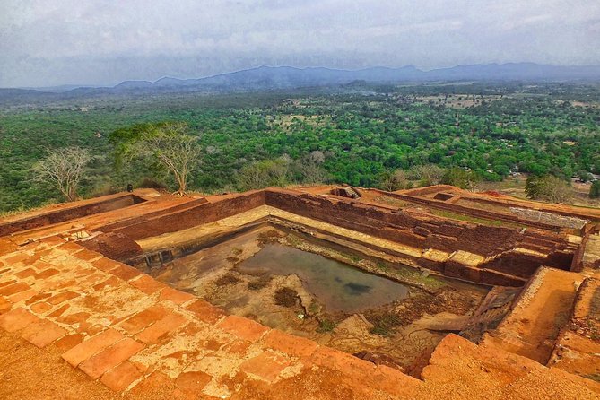 3 Day SriLanka Cultural Tour:Dambulla/ Sigiriya/ Polonnaruwa / Minneriya/ Kandy - Dambulla Cave Temple and Kandy Tooth Relic: A Smooth Spiritual Finish