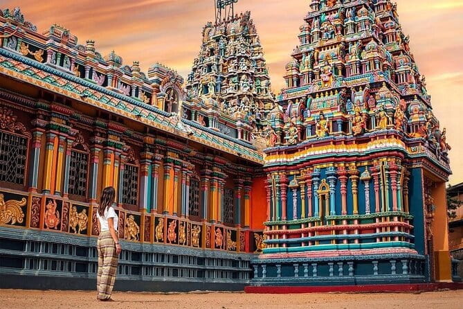 5 Days Sri Lanka Tour package - Day 1 in Kandy: Sacred Tooth Relic first, Kandyan culture at night