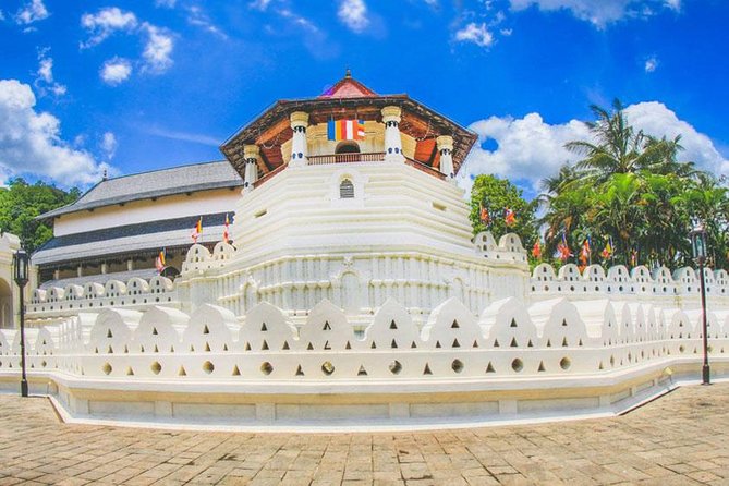 7-Day Culture and Heritage tour of Sri Lanka - Day 3: Nalanda Gedige, Matale Wood Carving, and Dambulla Caves