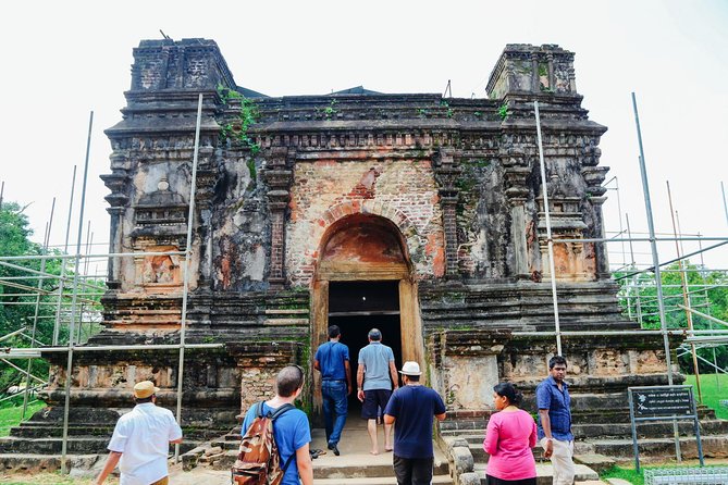 7-Day Culture and Heritage tour of Sri Lanka - How the Chauffeur Guide Impacts Your Whole Week