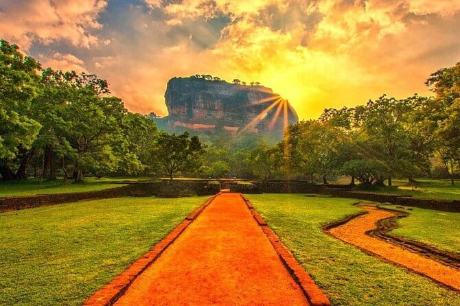 7 Days Sri Lanka Sightseeing Tour - Day 2: Dambulla Cave Temple and Kandy’s Temple of the Tooth
