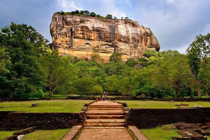 7 Nights Private Tour Of Sri Lanka - Day 5 Nuwara Eliya Town Time, Gregory Lake, and Lovers Leap Falls