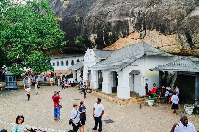 8-Day Private Ramayana Trail Tour from Colombo - Kandy day trip with Gayathri Peedam and a Hanuman temple detour
