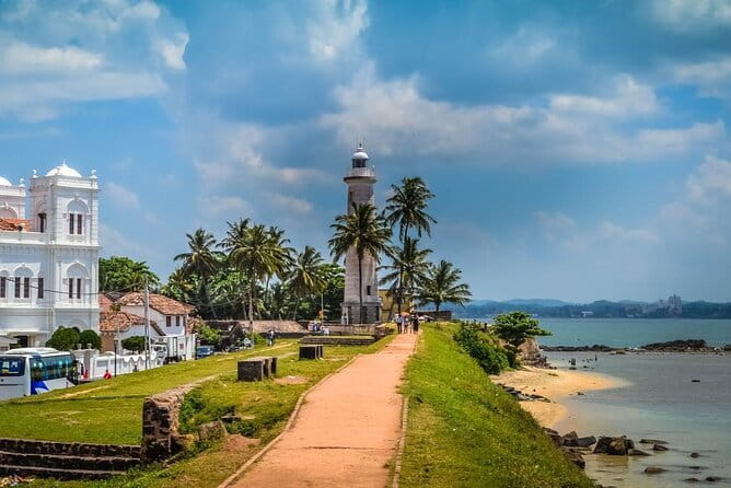 9 Days Guided Tour Through Sri Lanka - Sigiriya’s Lion Rock and Hiriwadunna’s everyday adventure