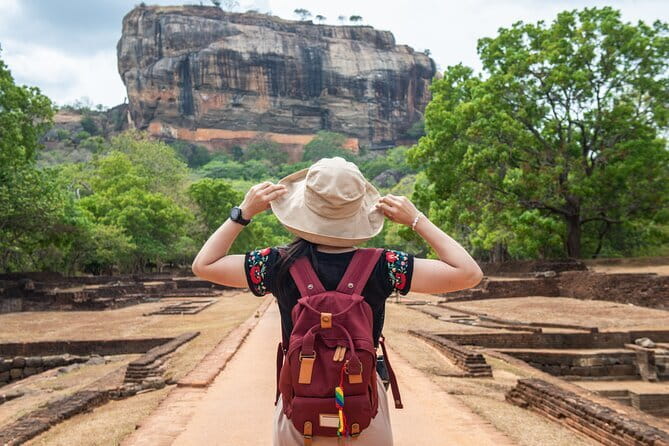 All Inclusive 5-Days Highlights of Sri Lanka - Colombo arrival, then straight into the real Sri Lanka