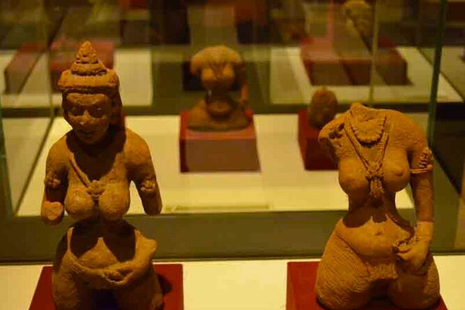 All-inclusive Day Tour of Sigiriya & Dambulla from Colombo - Dambulla Golden Temple caves, art and worship in the same space