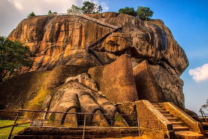 All-inclusive Sigiriya, Dambulla and Wildlife Safari from Colombo - Stop 1: Sigiriya Museum, your brain’s warm-up before the fortress