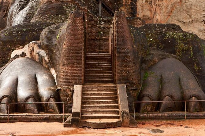 All-inclusive Sigiriya, Dambulla and Wildlife Safari from Colombo - Stop 4: Dambulla Golden Temple, cave temple meaning in one hour