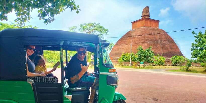 Anuradhapura Private Ancient City Day Tour - Ruwanwelisaya and Jethawanaramaya: big stupas, bigger scale
