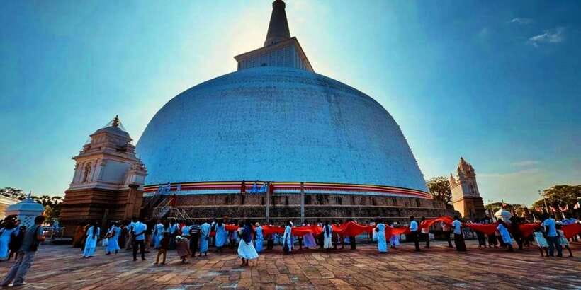 Anuradhapura Private Ancient City Day Tour - Kuttam Pokuna and the quiet details