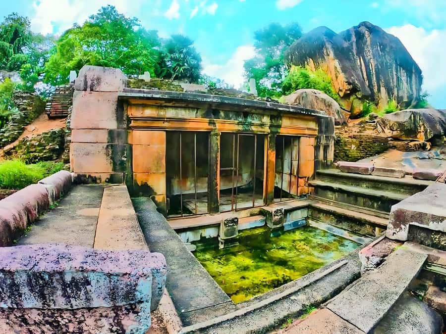 Anuradhapura: Tuk Tuk Tour - Ancient City with Audio Guide - Should you book this Anuradhapura tuk tuk tour?