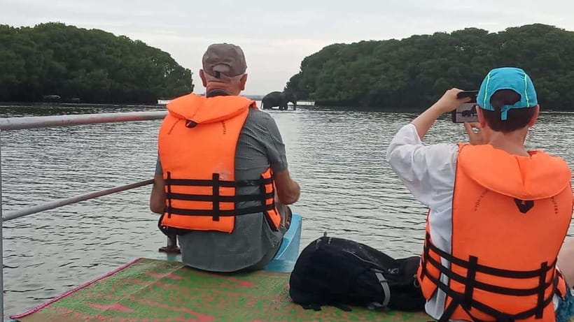 Arugam Bay: Lagoon Boat safari with Safety Measures - Wildlife watching with safety rules that make sense