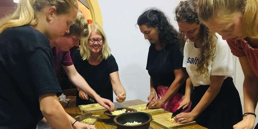 Authentic Sri Lankan Cooking Class in Kandy by Local Family - What to bring, plus how to plan your day