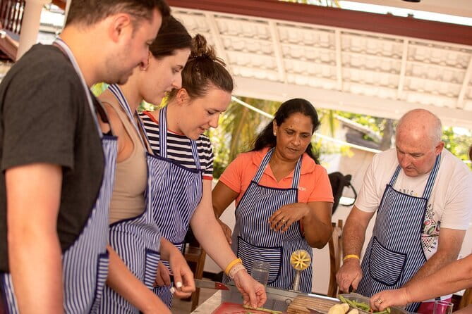 Authentic Sri Lankan Cooking Class in Mirissa - The cooking session: rice and curry technique, taught step by step