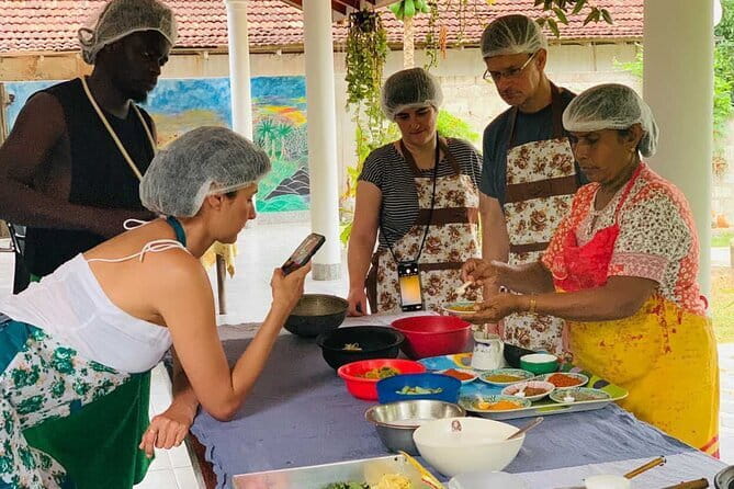 Authentic Sri Lankan Cooking Class in Mirissa - Shopping for ingredients with Nona and Indra