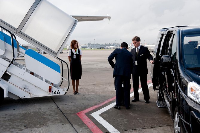 Bandaranaike International Airport(CMB) to Colombo Hotels - Meeting Your English-Speaking Chauffeur at Bandaranaike (CMB)