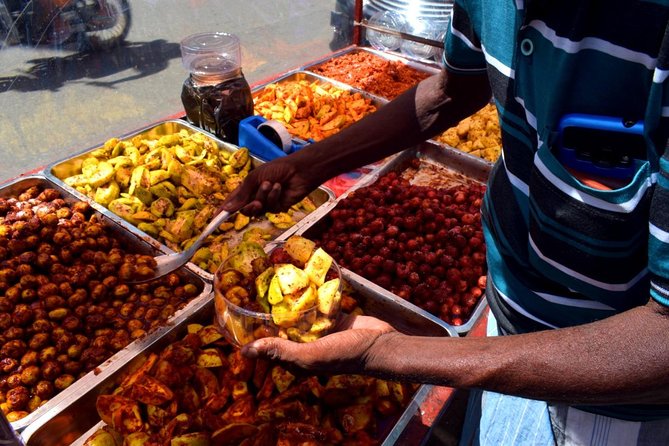 City Tour in Colombo - Gangaramaya (Vihara) Temple and the Art of Seeing Religion as Culture