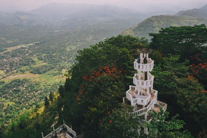 Climb sky-scraping tower in Ambuluwawa from Kandy - The climb itself: easy and safe, but still a real narrow path