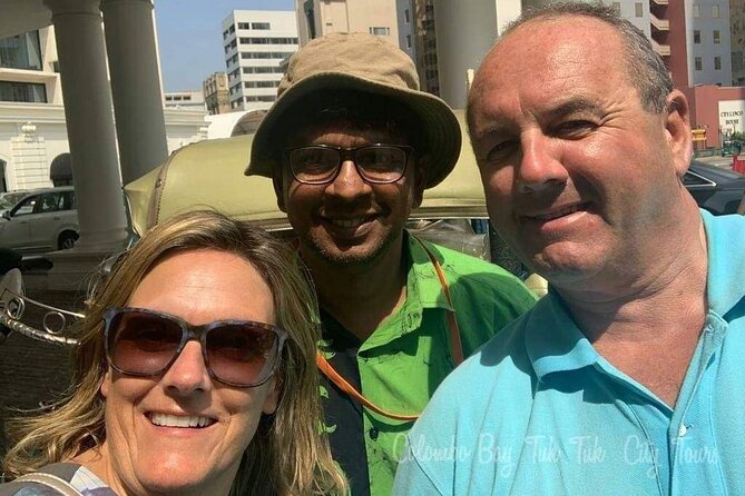 Colombo Bay Tuk Tuk City Tour - Riding Through Colombo Traffic, With a Guide Who Controls the Pace
