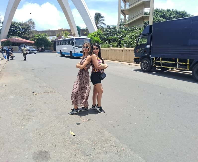 Colombo: City Highlights Guided Private Tour by Tuk Tuk - Jami-UI-Alfar Mosque (Red Mosque) and its place in older Colombo
