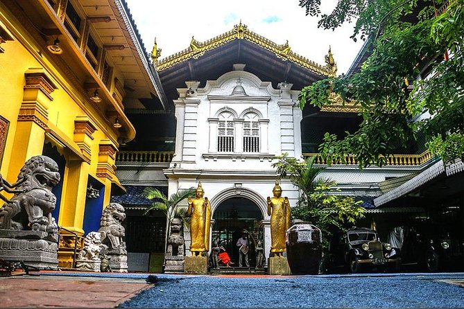 Colombo City Sightseeing - Jami Ul-Alfar Mosque: architecture and the purpose of daily prayer