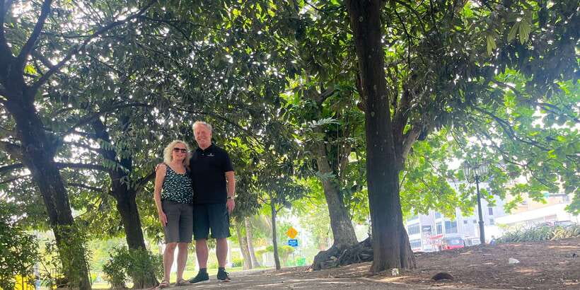 Colombo: City Sightseeing Tour by Tuk-Tuk with Pickup - Lotus Convention Hall, Then Gangaramaya Temple: The Tour’s Main Wander Moment