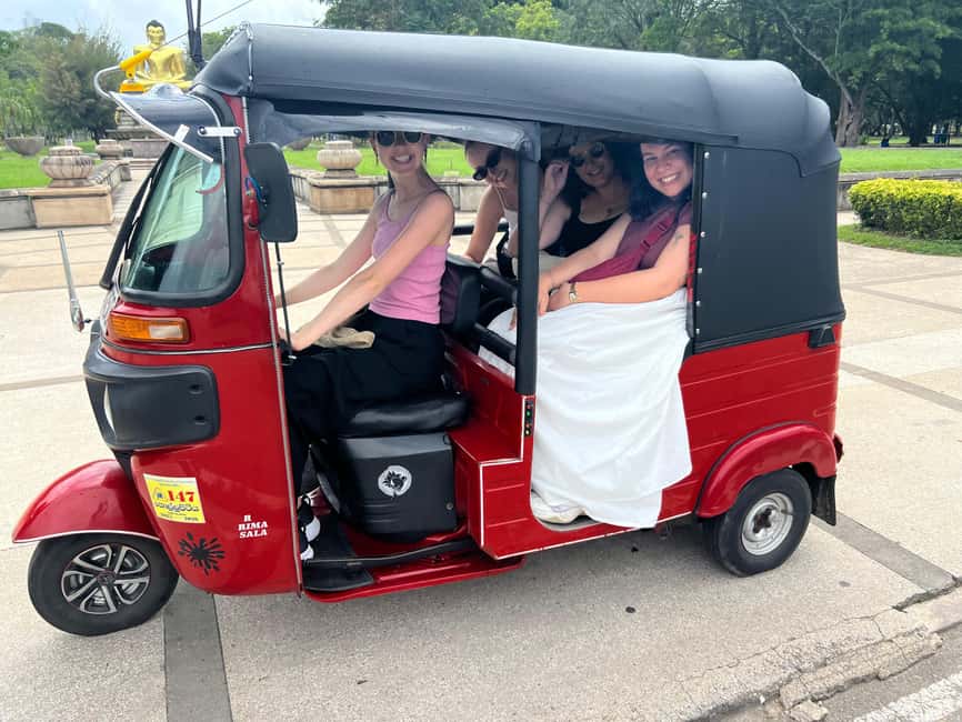 Colombo City Tour by Tuk Tuk Experience - All Inclusive - Pettah Market and the Keyman Gate area: where Colombo lives
