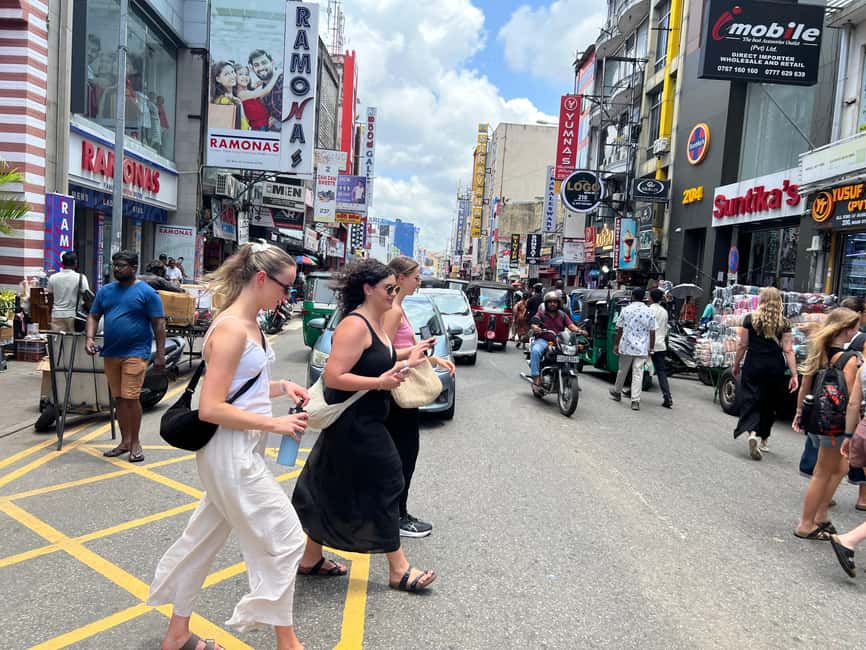 Colombo City Tour by Tuk Tuk Experience - All Inclusive - Gangarama Temple: a quiet pause inside the urban rush