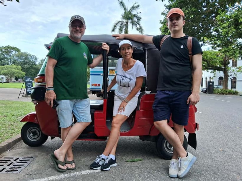 Colombo City Tour by Tuk Tuk Experience - All Inclusive - Colombo Port Maritime Museum and the Independence Memorial Hall moment