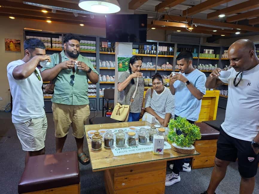 Colombo City Tour by Tuk Tuk - Private & All Inclusive - The jewelry and gemstone heritage stop: seeing the craft behind the shine
