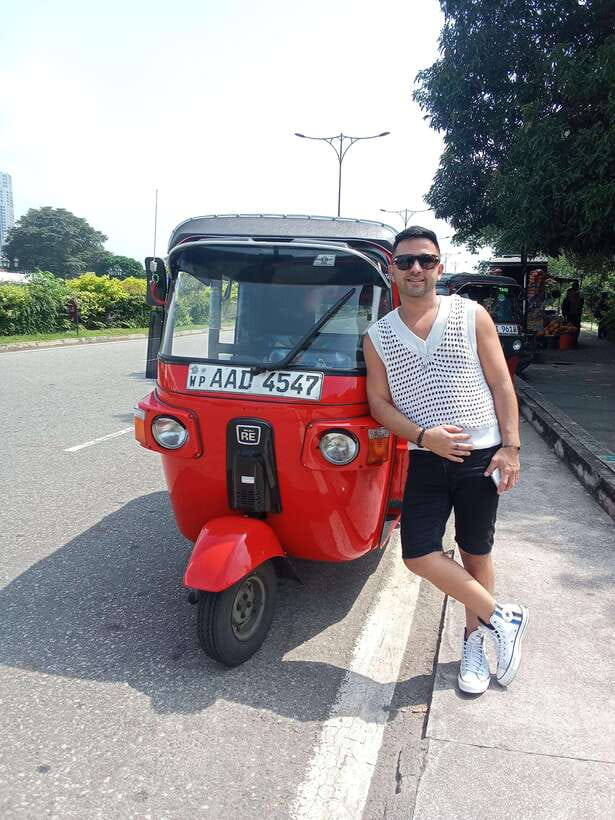 Colombo City Tour by Tuk-Tuk with Hotel Pickup - All Include - Gangaramaya Temple and the sacred museum feel