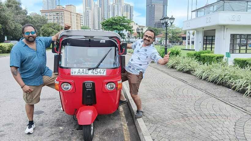 Colombo City Tour by Tuk-Tuk with Hotel Pickup - All Include - Viharamahadevi Park and Independence Square: green space with big city meaning
