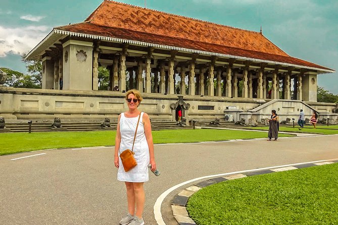 Colombo City Tour from Colombo Seaport - Independence Square and Nelum Pokuna Mahinda Rajapaksa Theatre