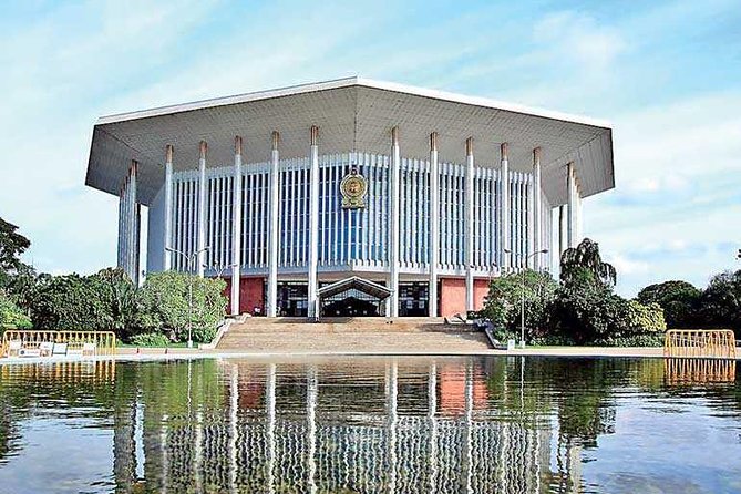 Colombo City Tour from Negombo - Nelum Pokuna Theatre and Viharamahadevi Park: Colombo’s arts and green space