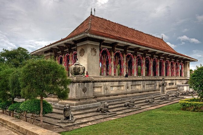 Colombo City Tour from Negombo - St Lucia’s Cathedral and Jami-Ul-Alfar Mosque: faith landmarks in the same afternoon