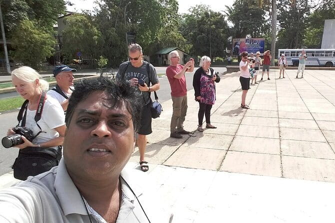 Colombo City Tour "The Fort without Walls" - Pettah Bazaar, Slave Island vibes, and Beira Lake views