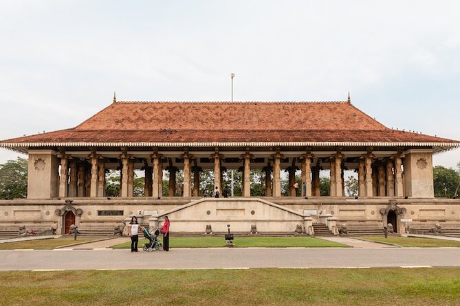 Colombo City Tour With Historical Places ( All Inclusive ) - Fort area city power: Colombo Stock Exchange territory and the Fort district