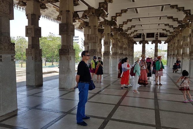 Colombo City Tour with Private Driver - Colombo National Museum: 9th-century stone Buddha and colonial-era artifacts