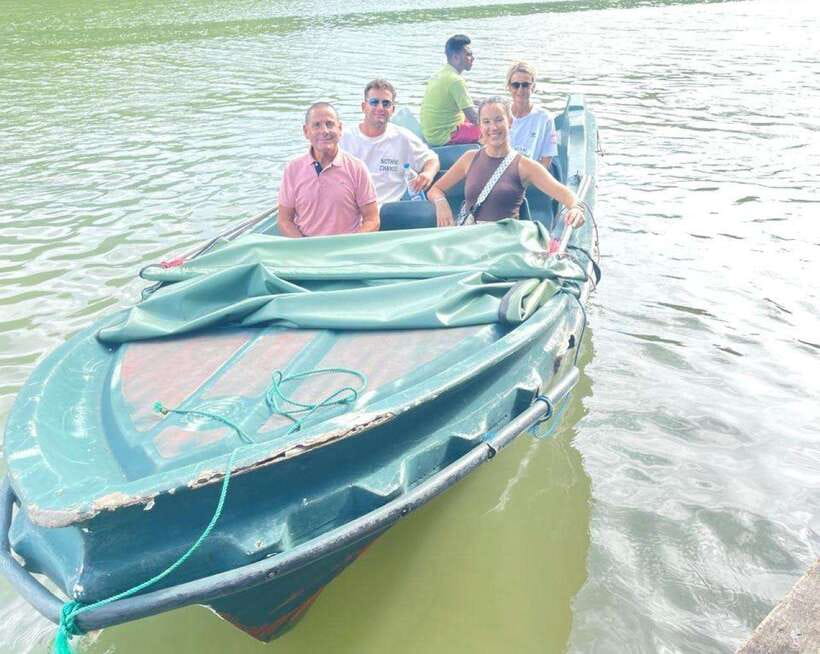Colombo-Galle Fort, Boat Safari, Turtles, Amazing Group Tour - Hikkaduwa beach lunch: seafood options and sea time you can choose