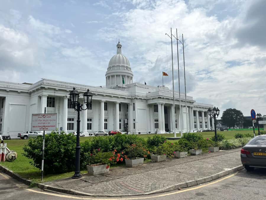 Colombo: Guided City Tour with Entry Tickets - A 4-hour Colombo loop that starts at your hotel