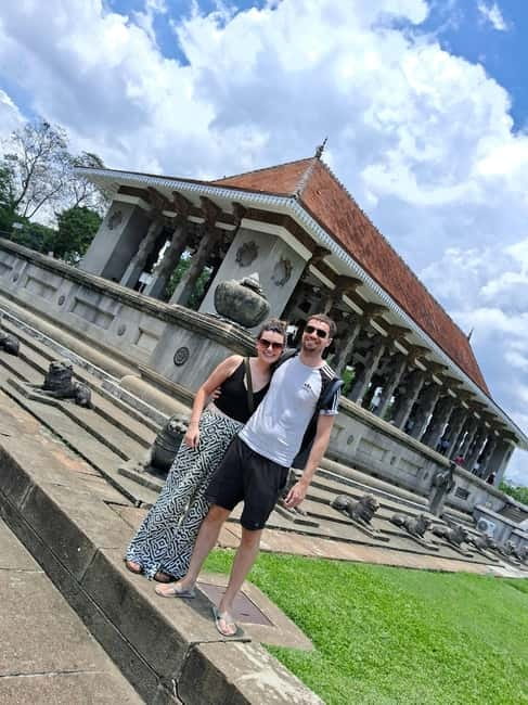 Colombo Heritage &Culture City Tour by Tuk Tuk ALL INCLUSIVE - Gangaramaya Temple: Buddhist art, odd artifacts, and a quiet courtyard