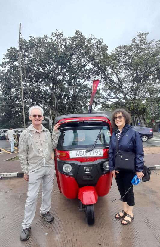Colombo: Local Guide with Colombo City Tour by Tuk Tuk - Independence Memorial Hall and the Red Mosque photo stop
