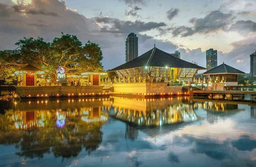 Colombo: One Day Private City Tour With Gangaramaya Temple - Cinnamon Gardens, colonial streets, and the neighborhood drive