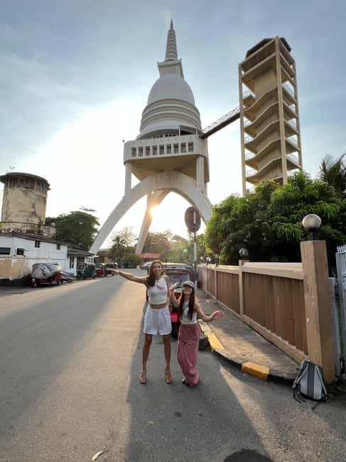 Colombo: Private City Tour with Local Food Tour by Tuk-Tuk - Colombo markets, café stops, and the sweet finish