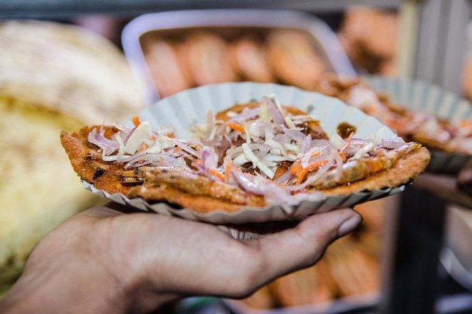 COLOMBO PRIVATE CITY TOUR WITH street food( All inclusive ) - A half-day Colombo street-food route that actually makes sense