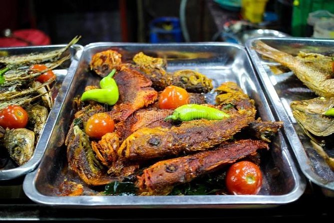 COLOMBO PRIVATE CITY TOUR WITH street food( All inclusive ) - Crab at Mayura Hotel and how the route tests your appetite